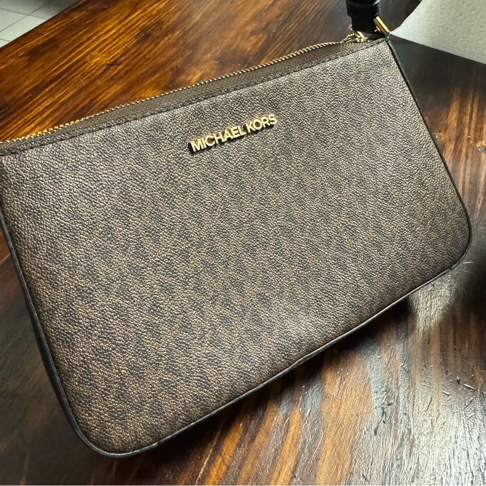 Michael Kors Signature Brown Crossbody Set - Picture 2 of 16